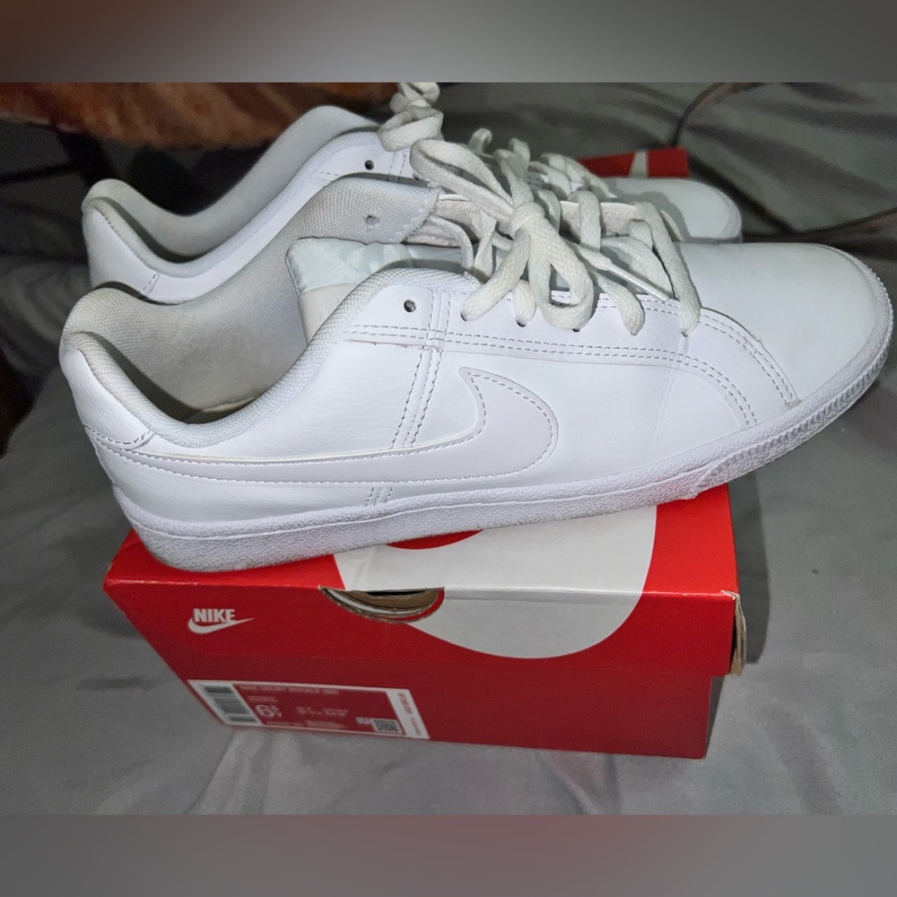 White Nike Royale (GS)